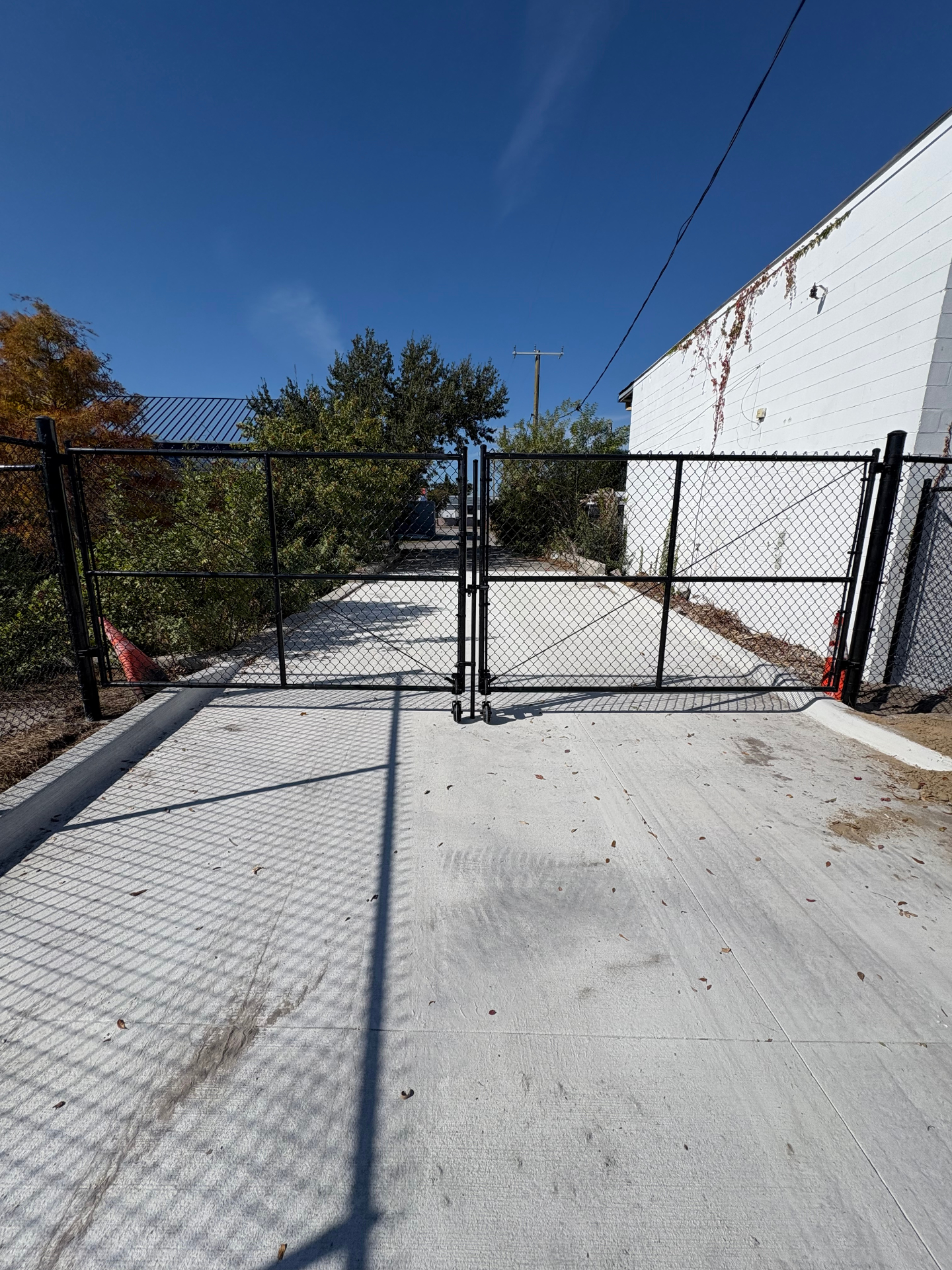 Black chain link double-swing driveway gate